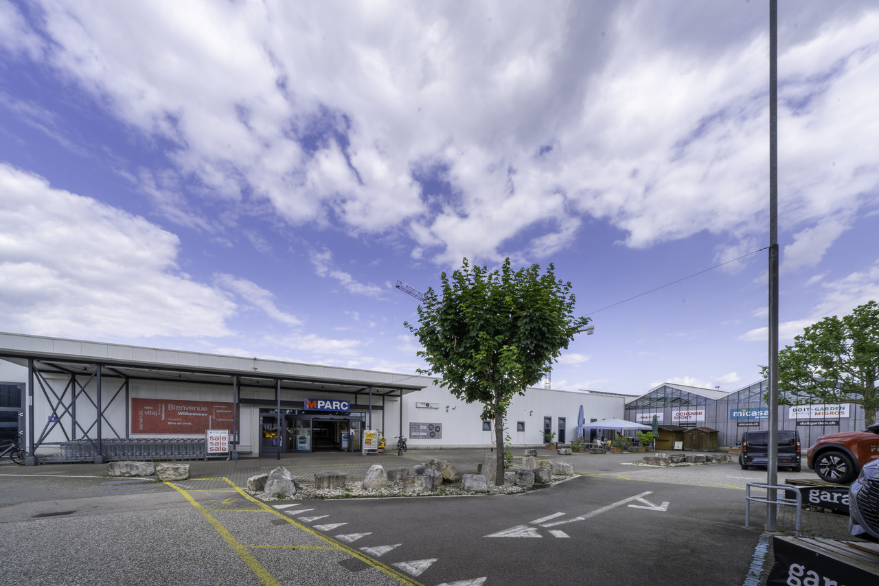 2500m² shop