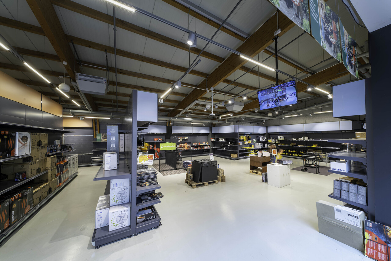2500m² shop