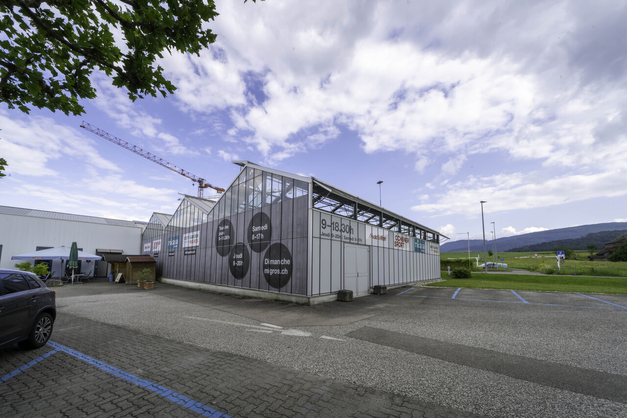 2500m² shop