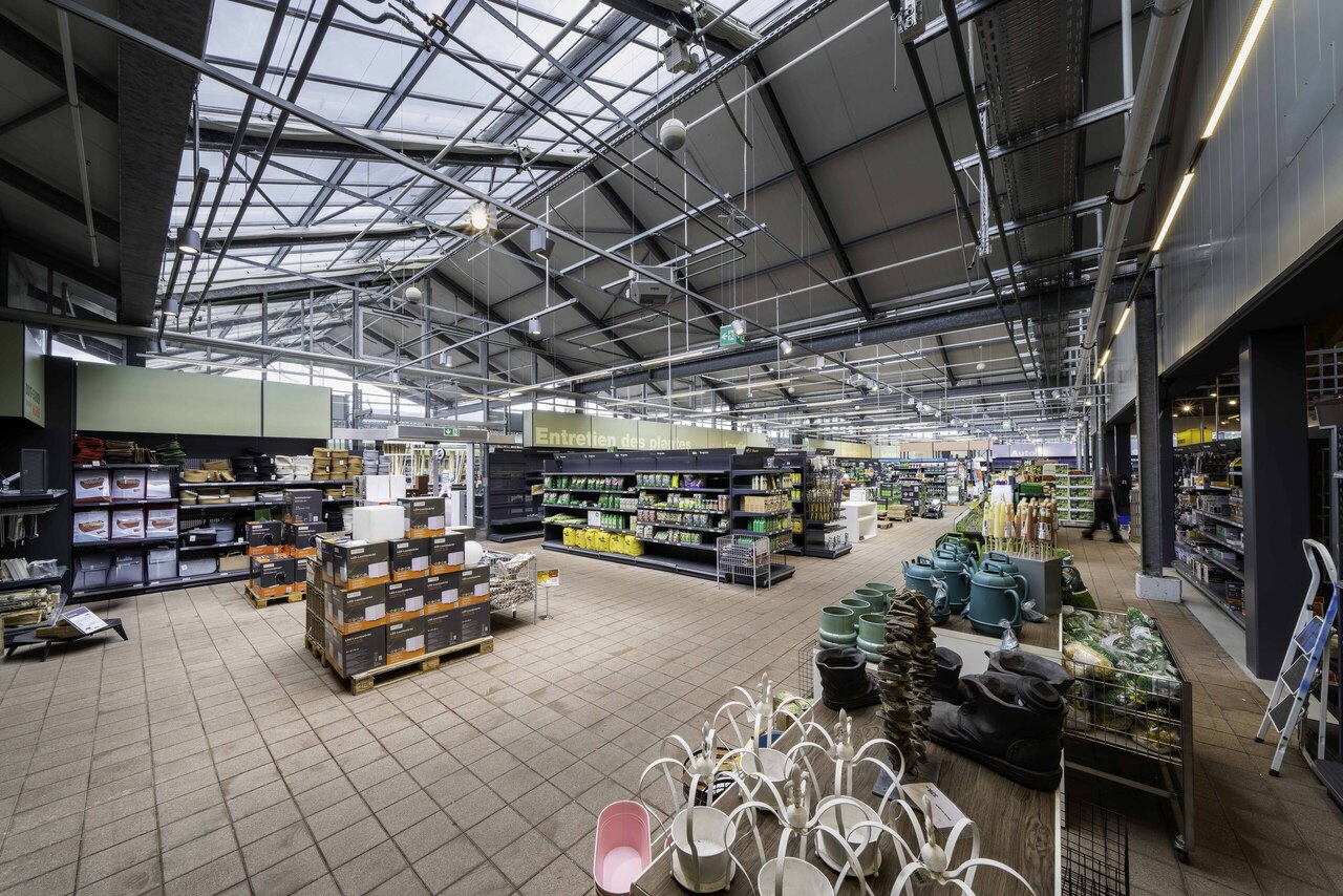 2500m² shop