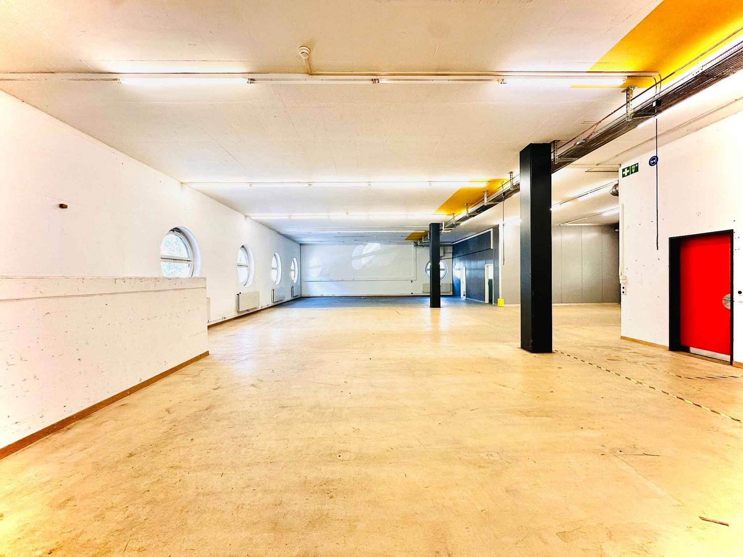 431m² commerciale, foto 5 di 8