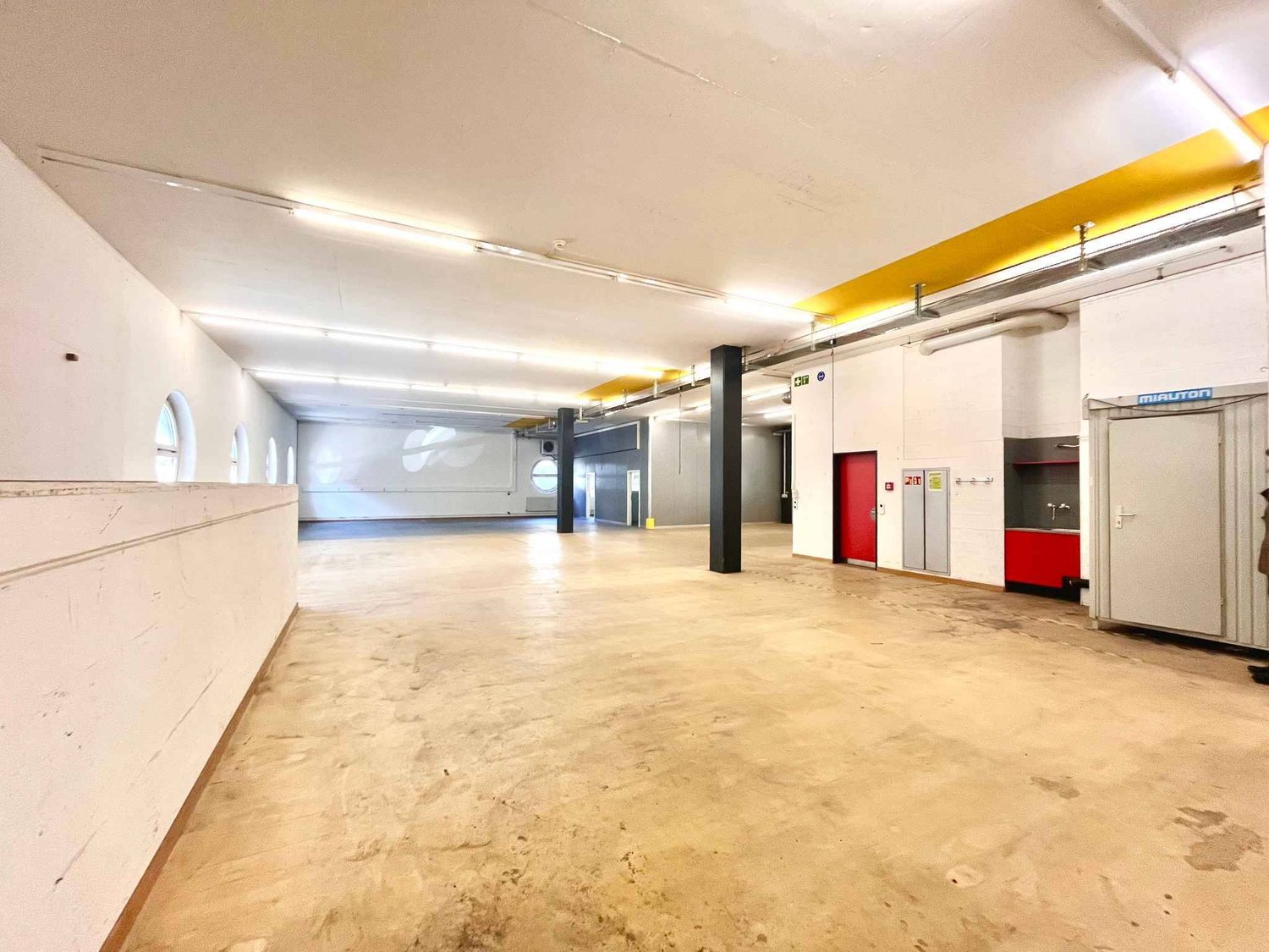 431m² commerciale, foto 3 di 8