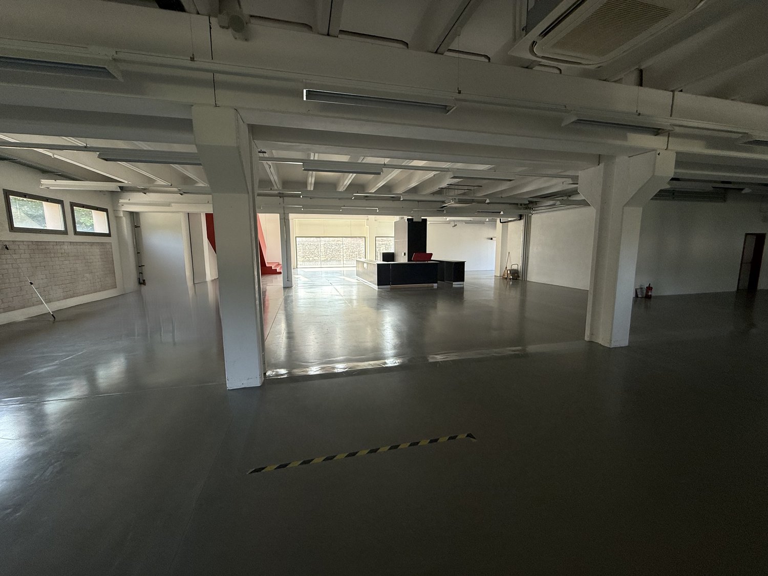 Magasin de 1940m²