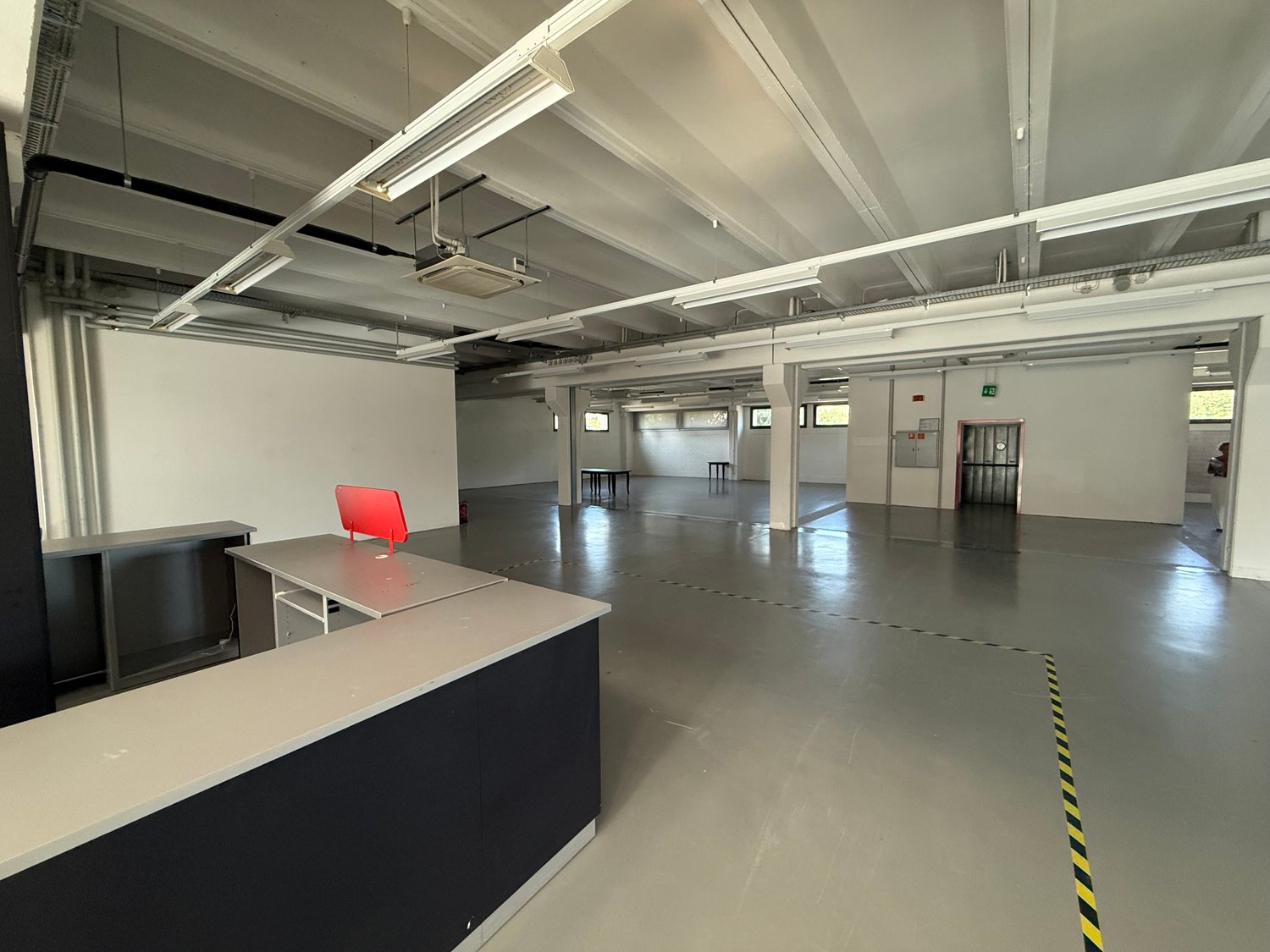 Magasin de 1940m²