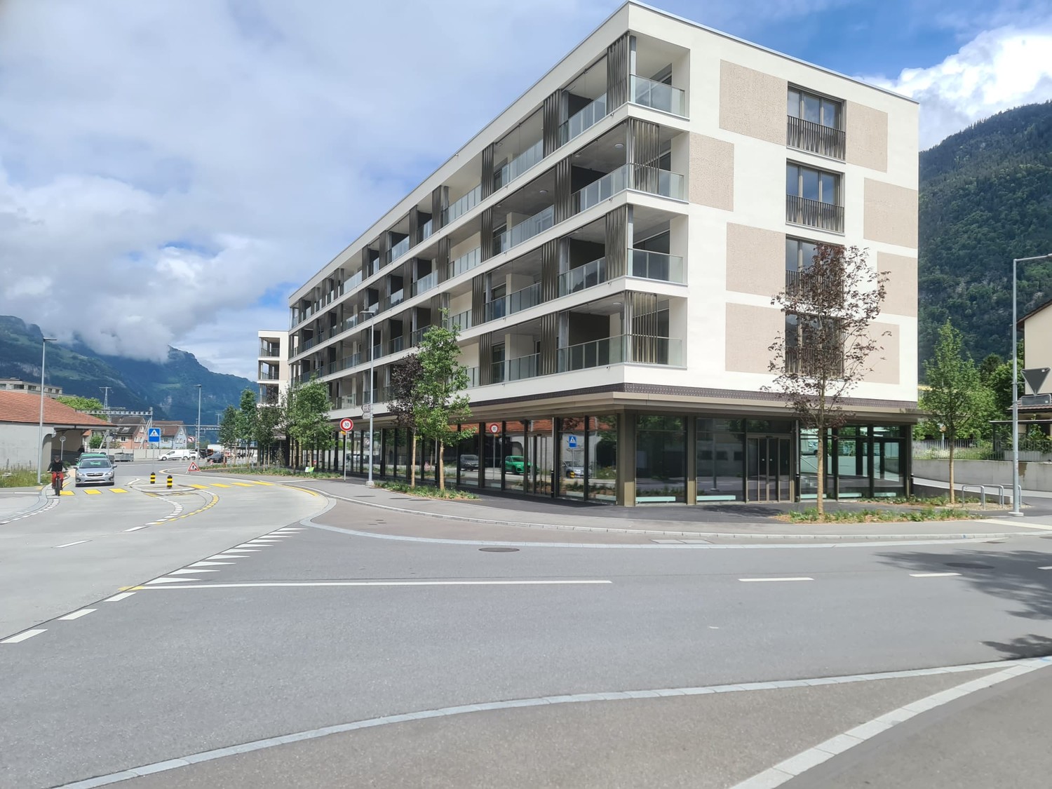 299m² commercial