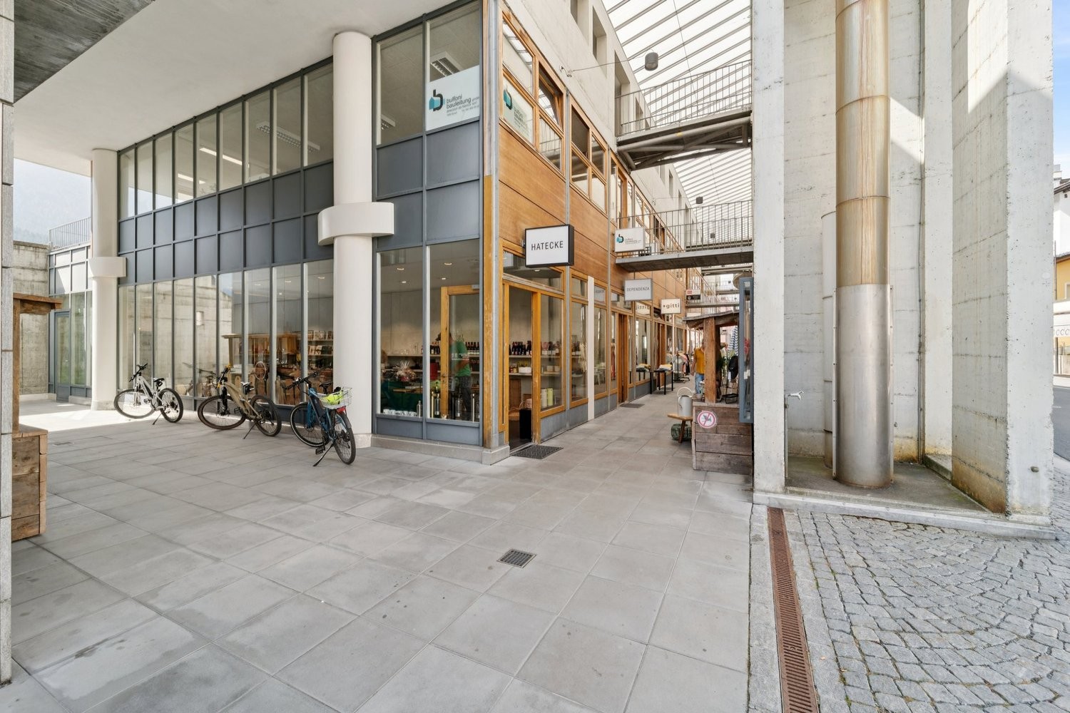 60m² office