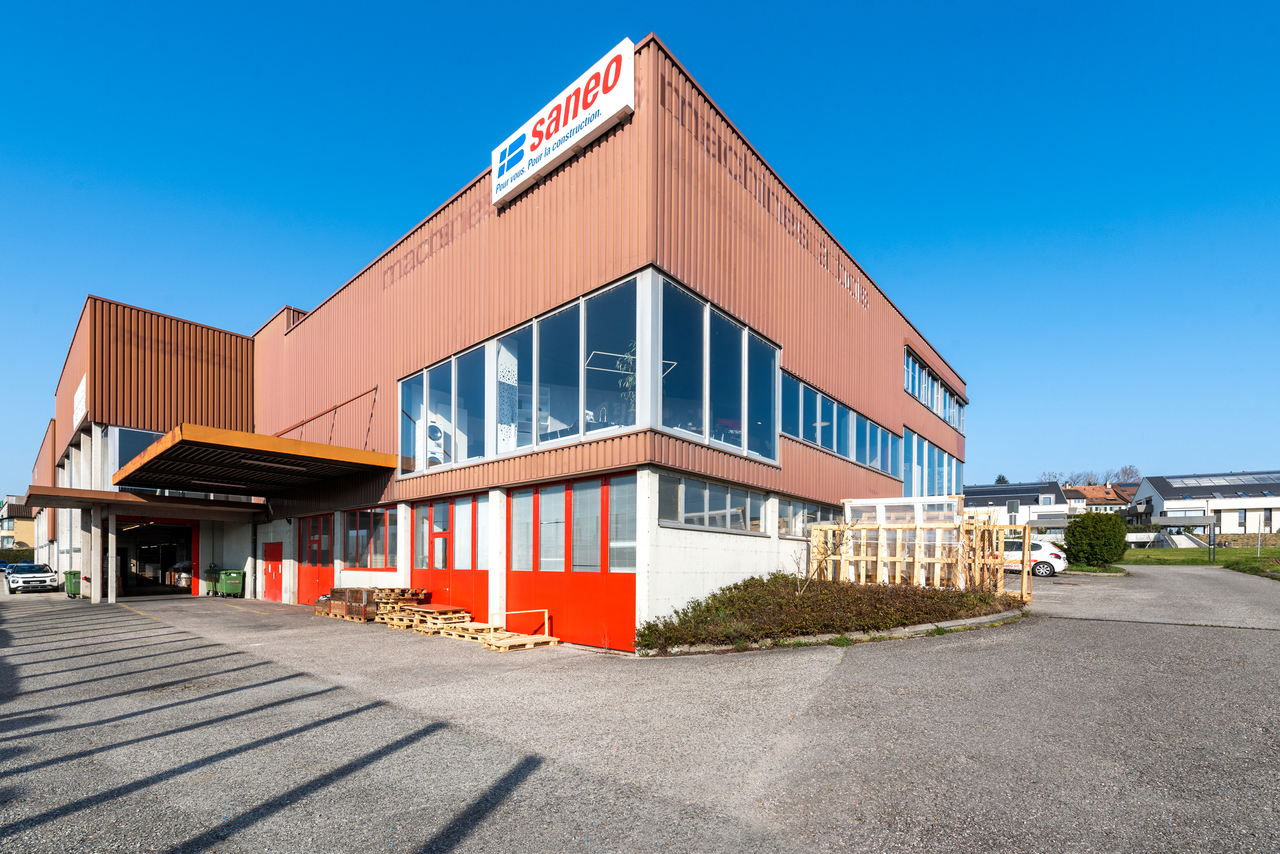 190m² commercial

Office of 190m2 very well located in Lonay, close to Lausanne and the lakeside.   
  
Close to the Lonay-Préverenges station, the premises are easy to access. **  
  
** **Layout**   
\- Use: office/commercial premises/workshop   
\- Surface: 190m2   
\- Floor: 1st   
\- Ceiling he