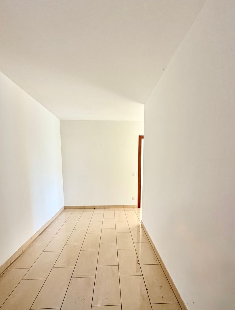 5 rooms apartment