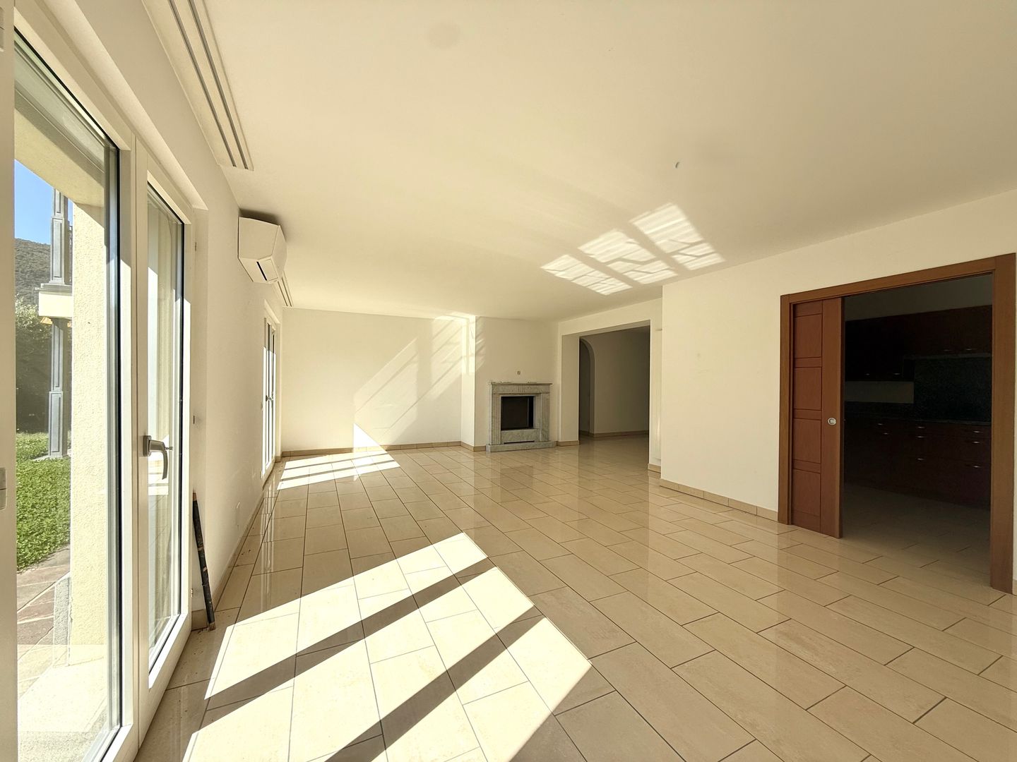 5 rooms apartment