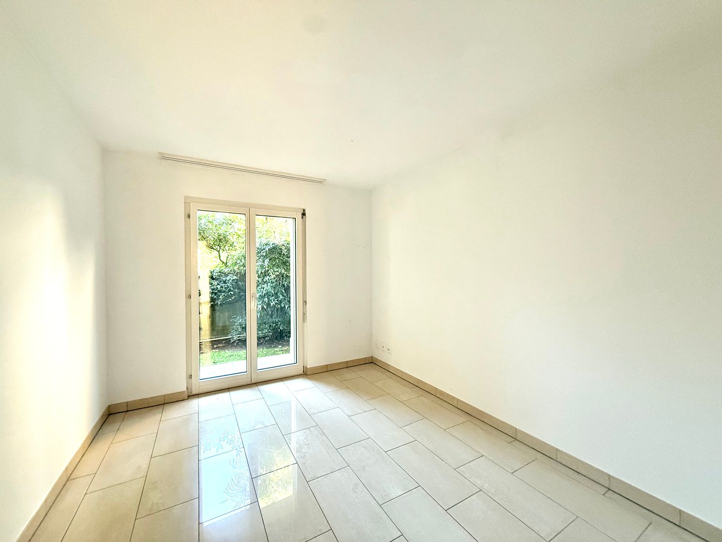 5 rooms apartment