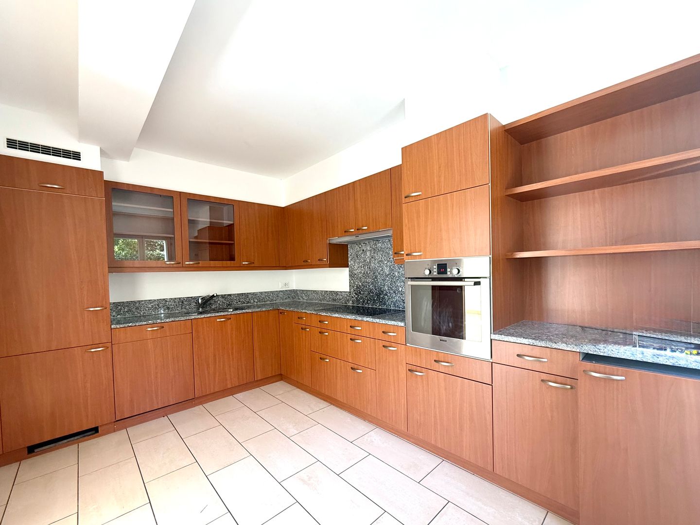 5 rooms apartment