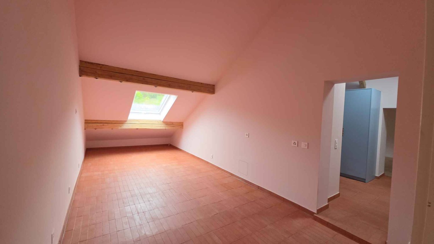 appartamento mansardato di 6 locali, foto 8 di 10