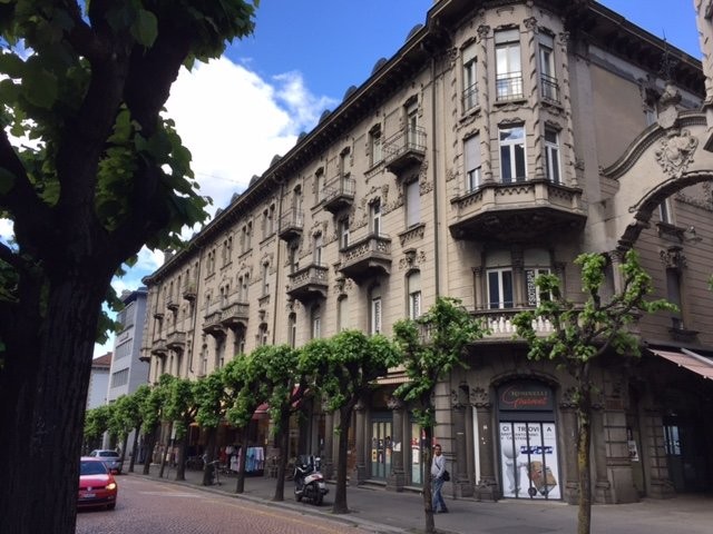 120m² shop