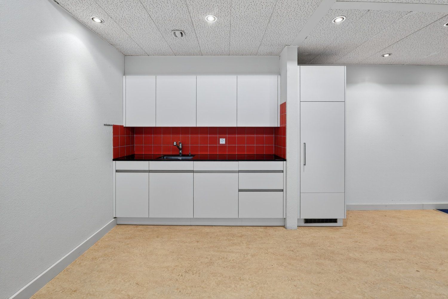 292m² office