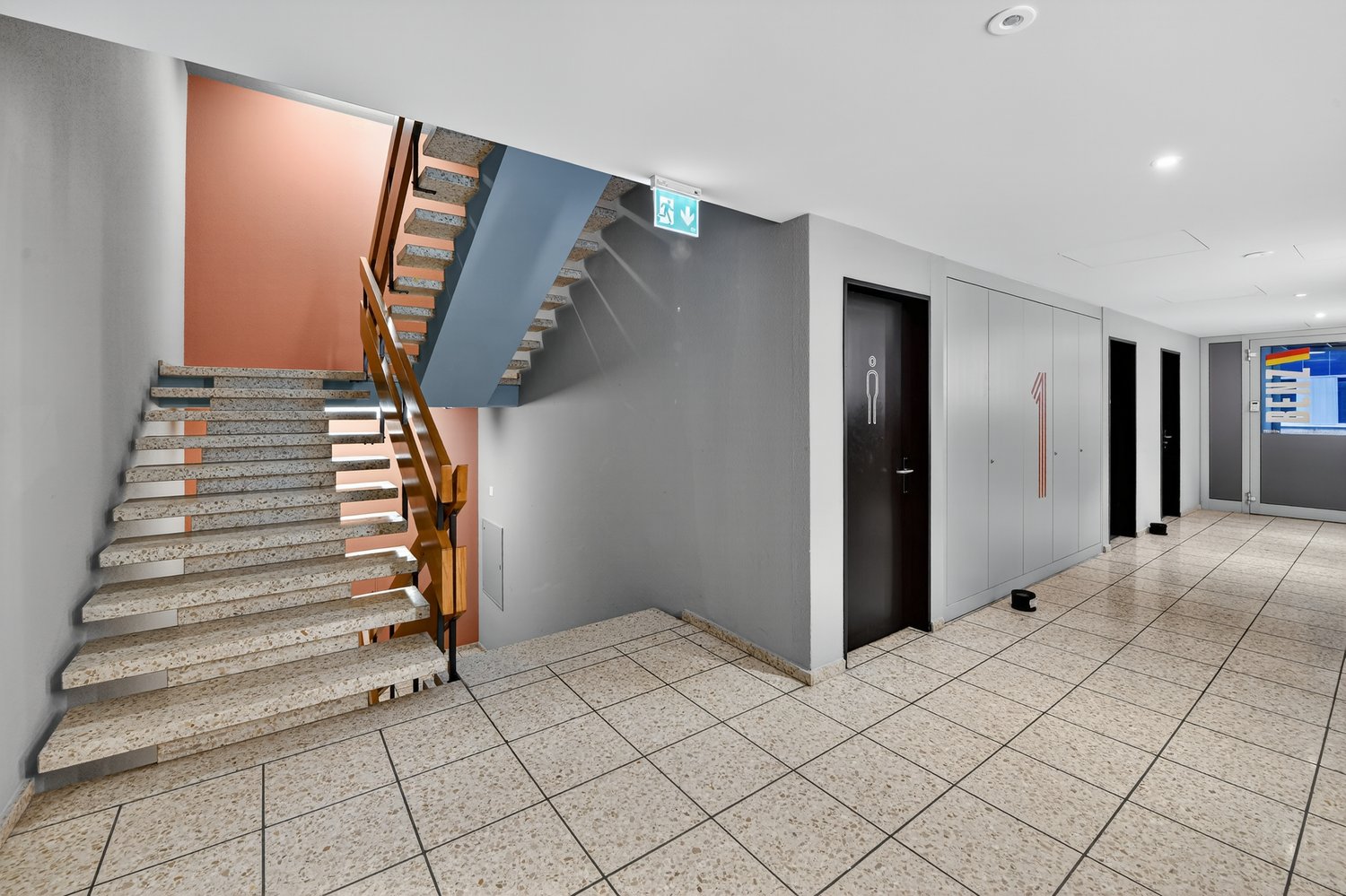 292m² office