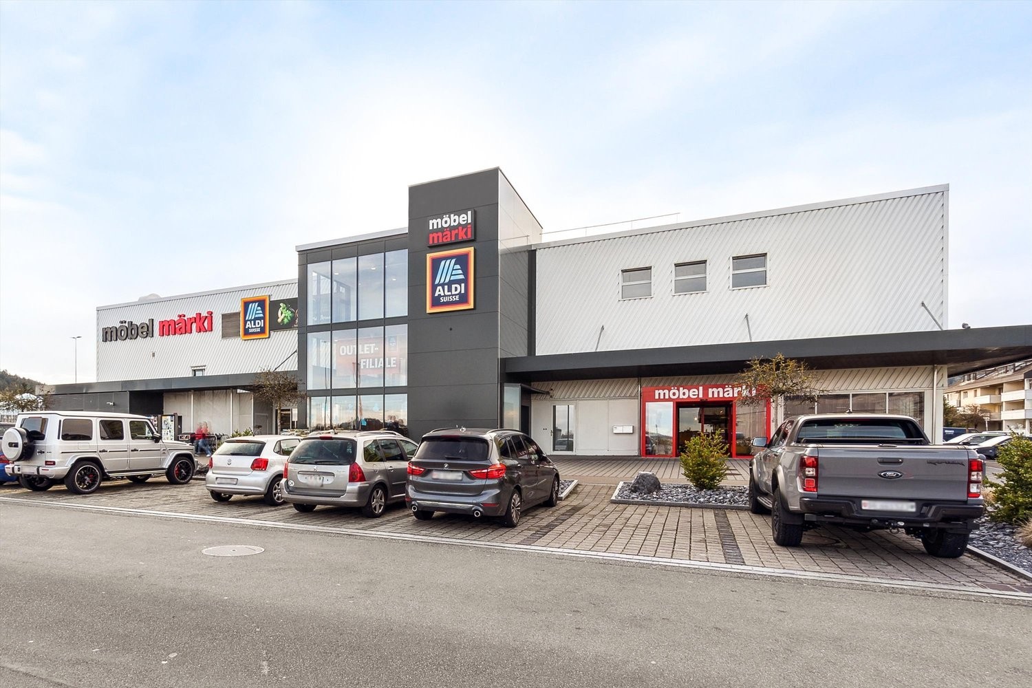 412m² office