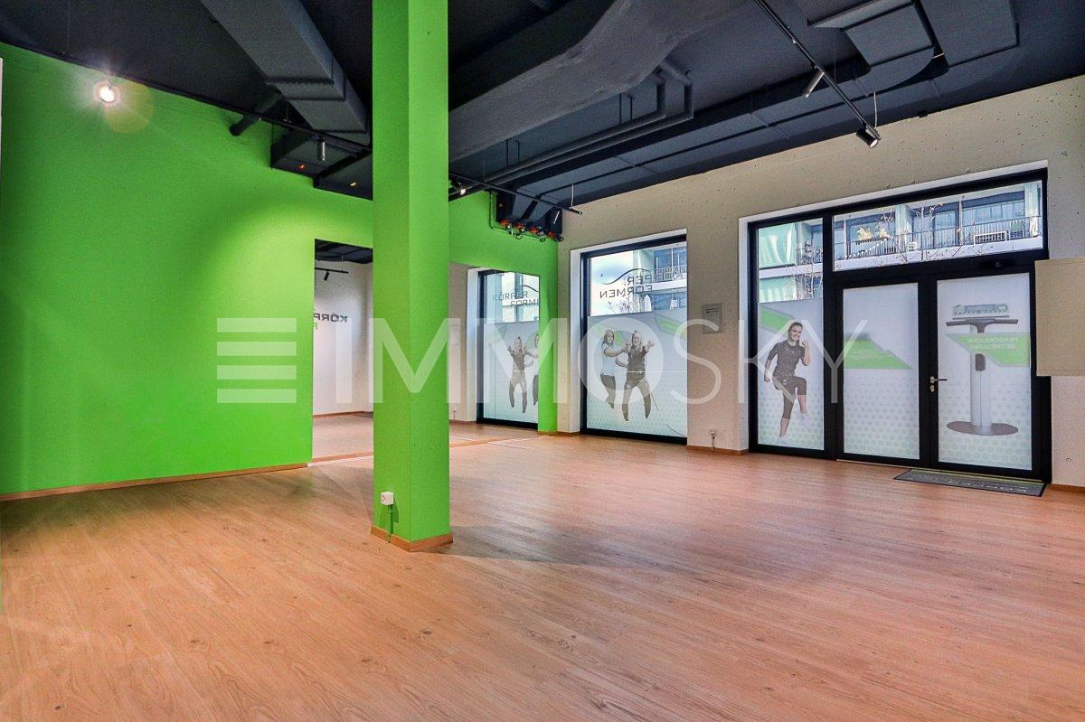 84m² shop