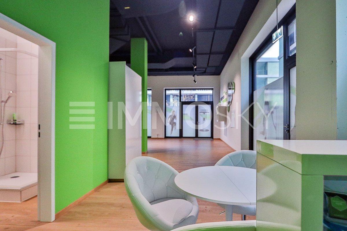 84m² shop