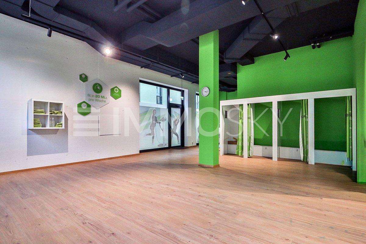 84m² shop