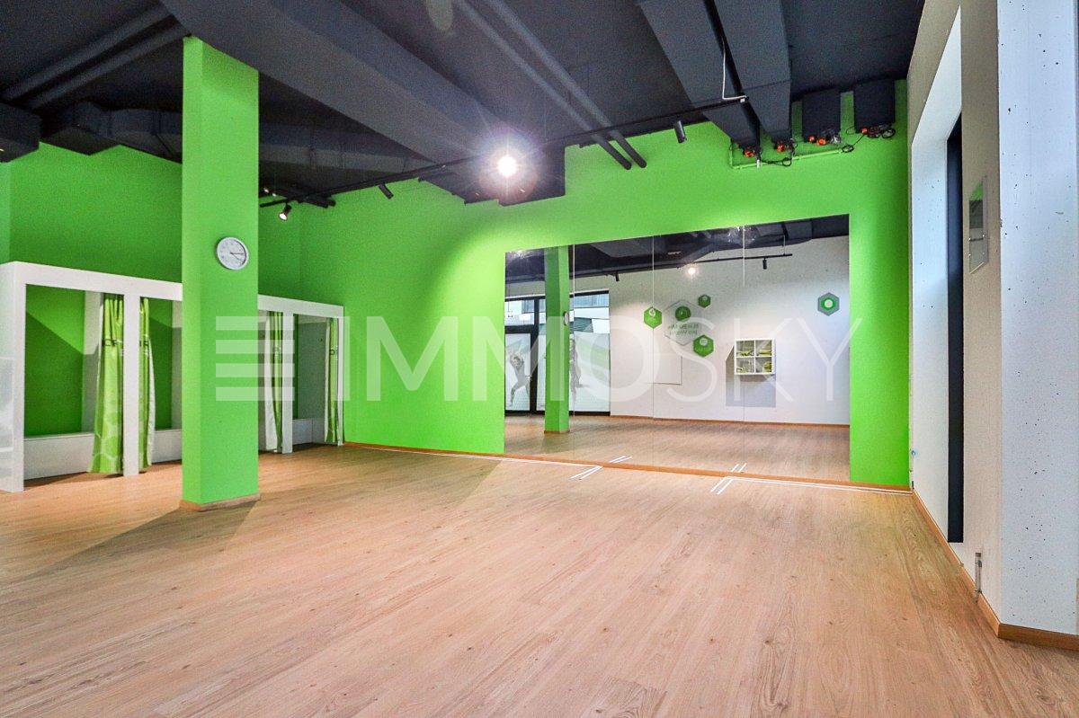 84m² shop