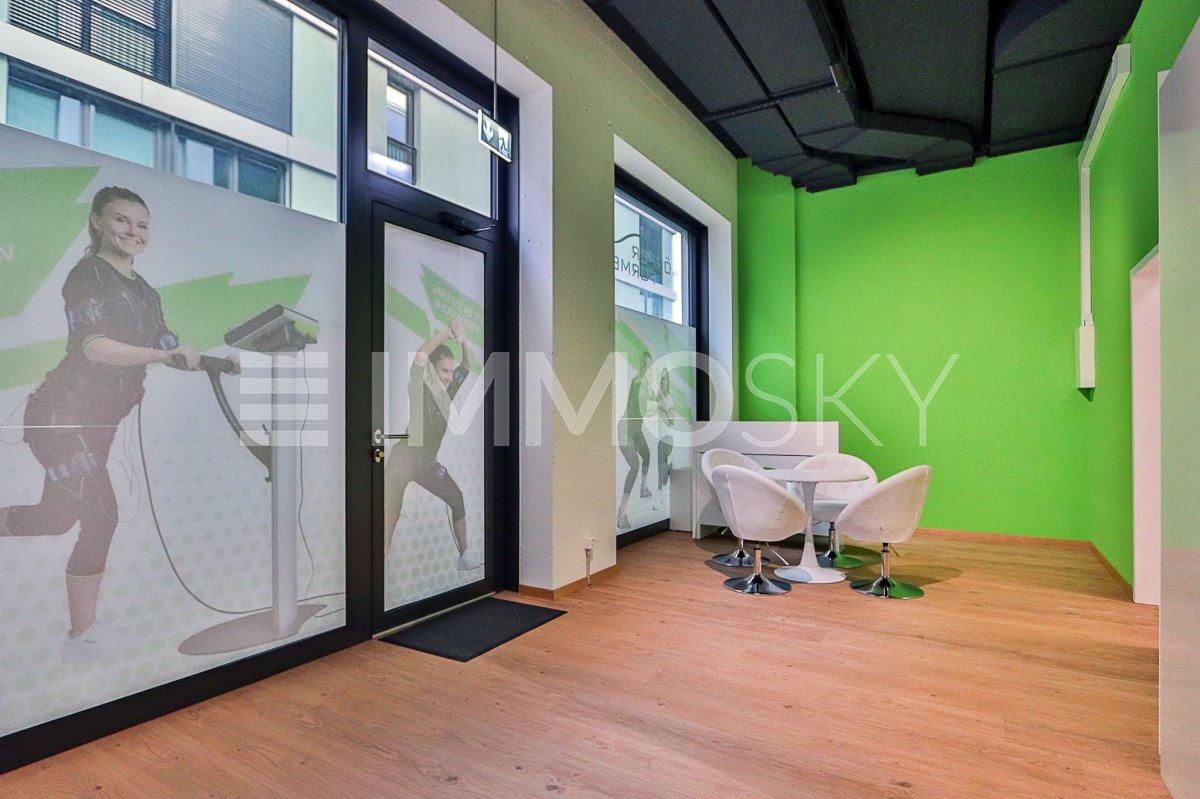 84m² shop