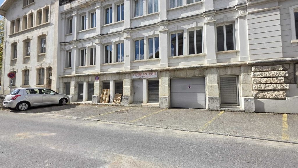 Posto auto, foto 2 di 3