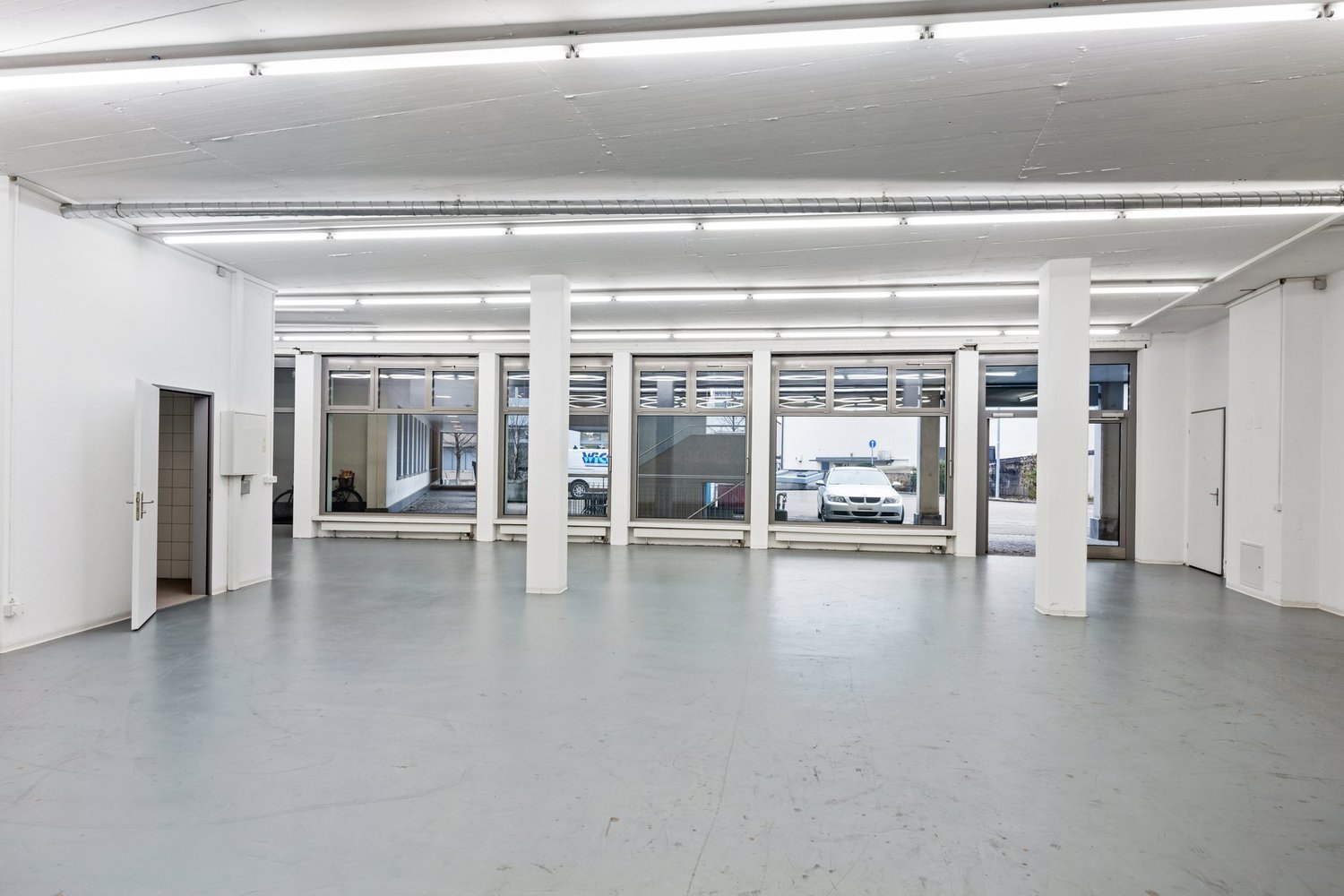 112m² office