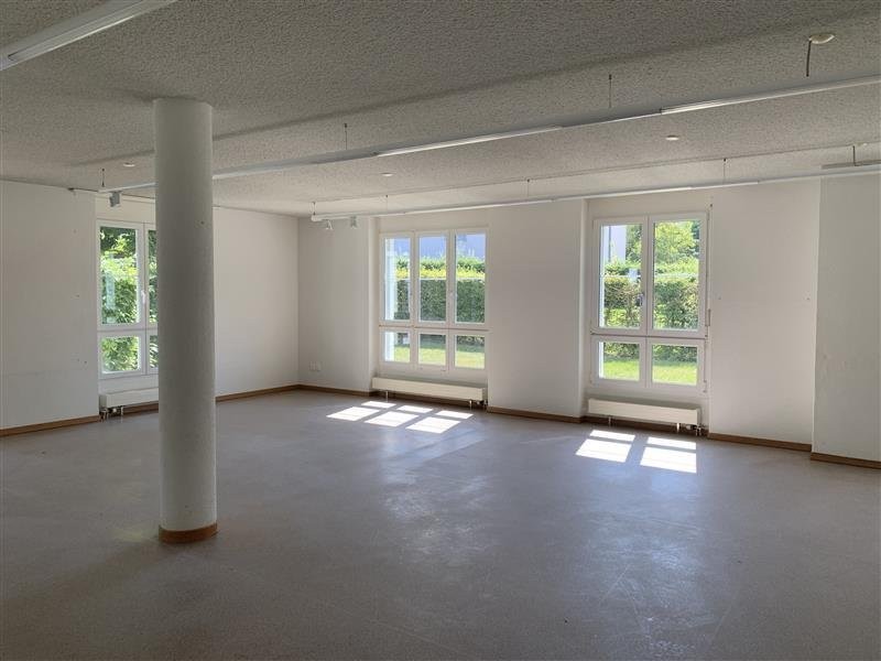 102m² commercial, foto 2 di 10