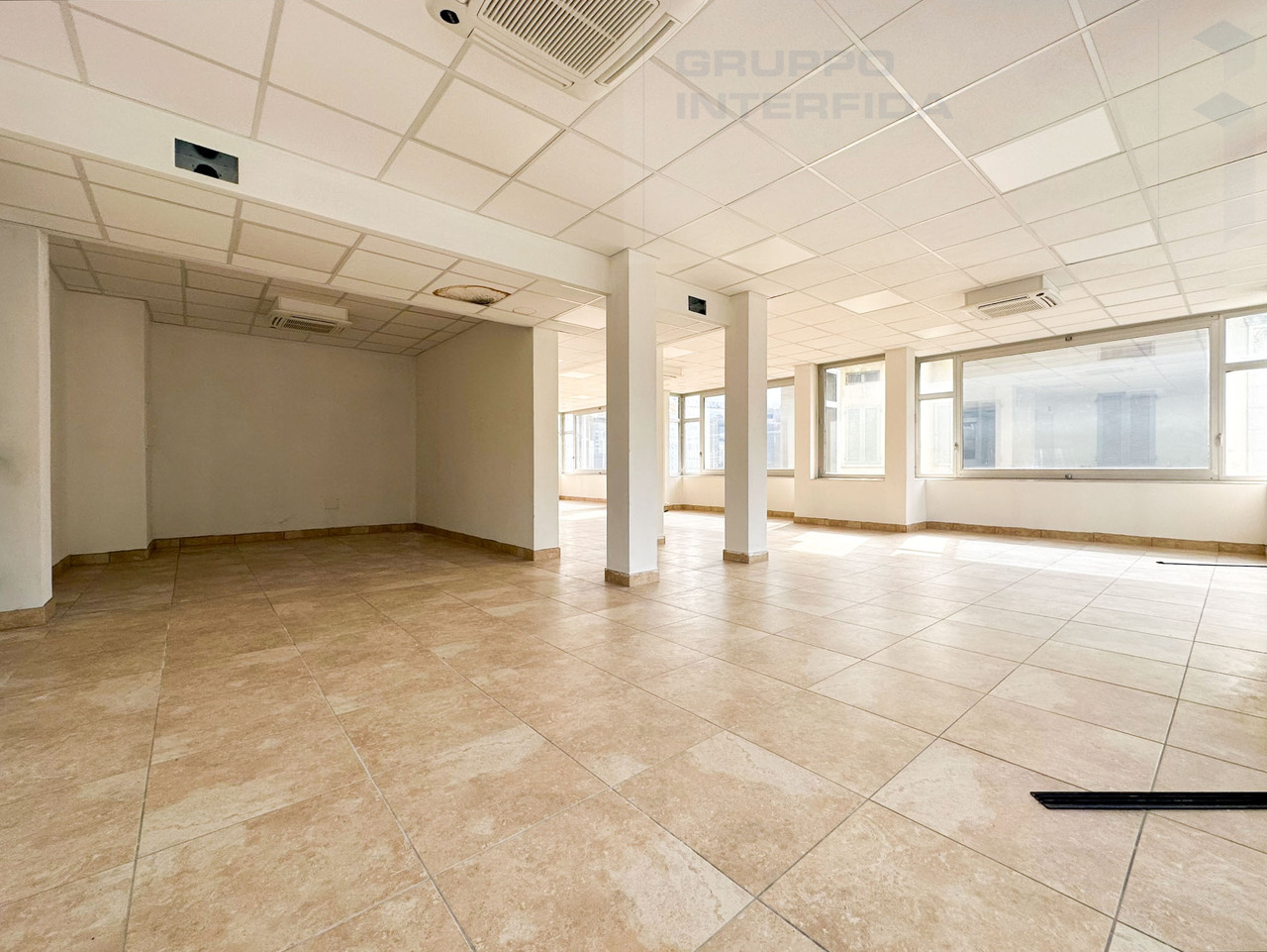 140m² bureau