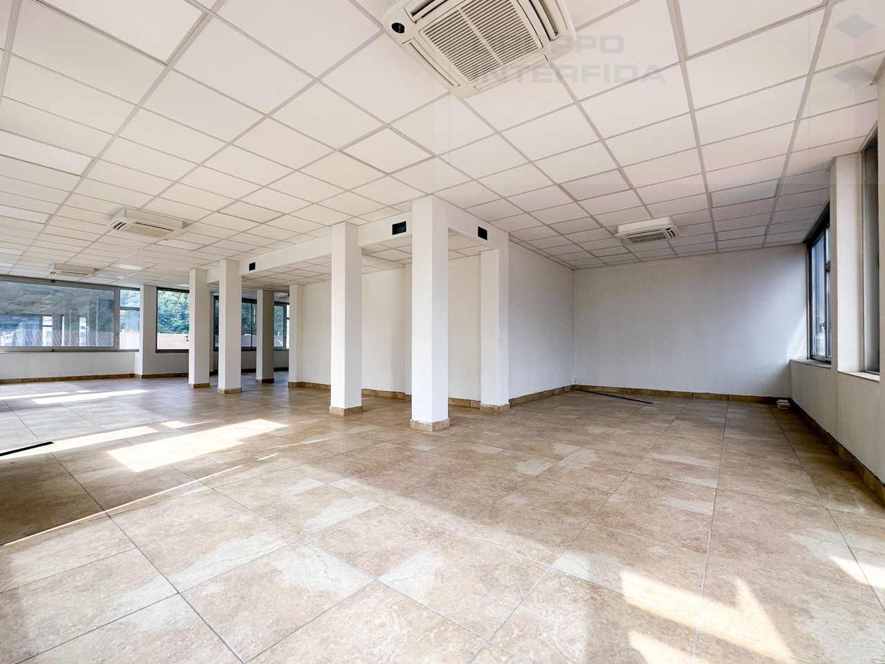 140m² bureau