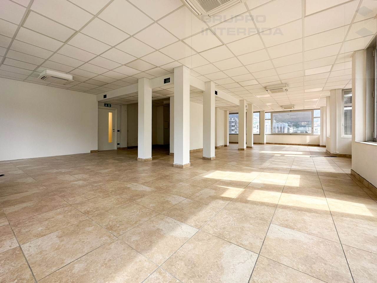 140m² bureau