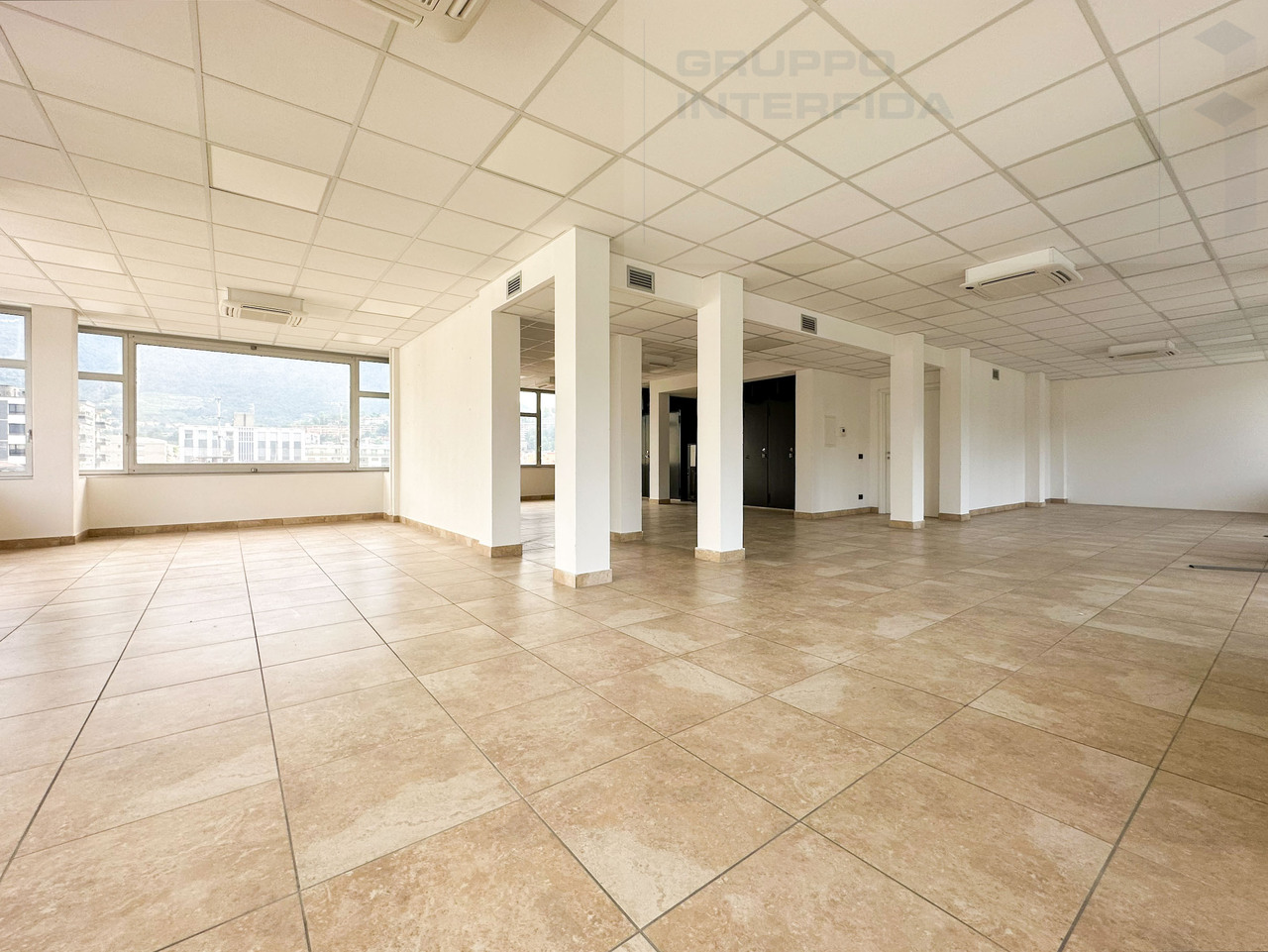 140m² bureau