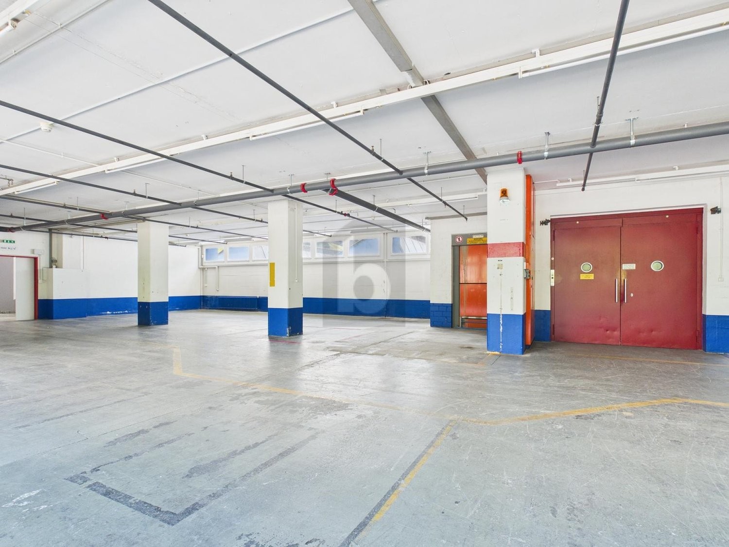 545m² storage room