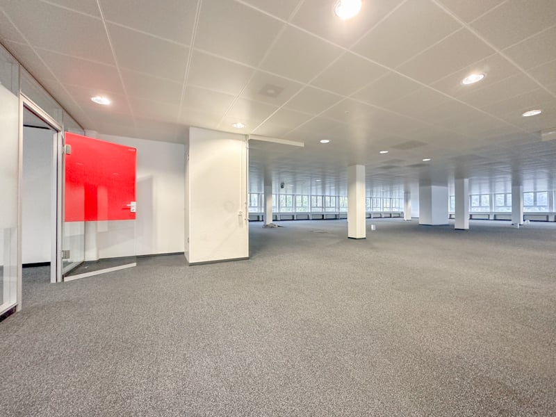 720m² office