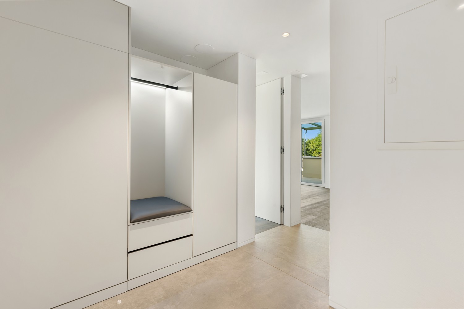 Appartamento mansardato di 2 ½ locali, foto 4 di 9
