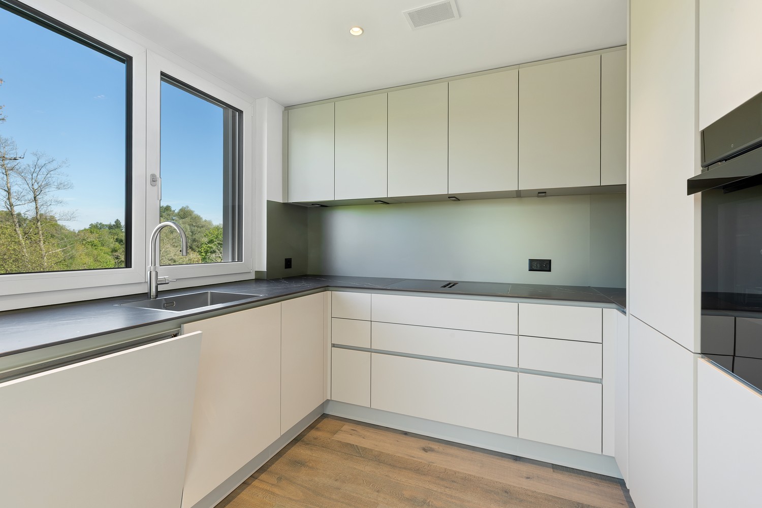 Appartamento mansardato di 2 ½ locali, foto 3 di 9