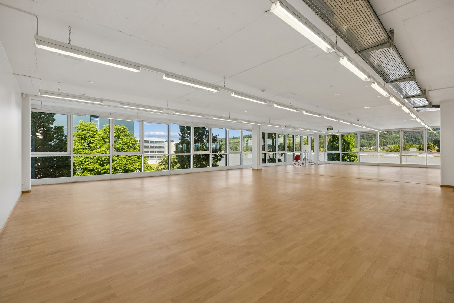549m² office