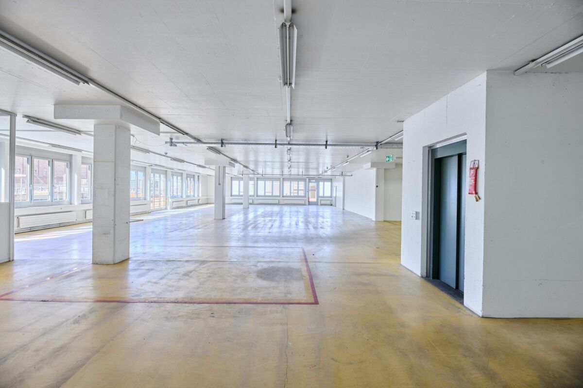 832m² commerciale