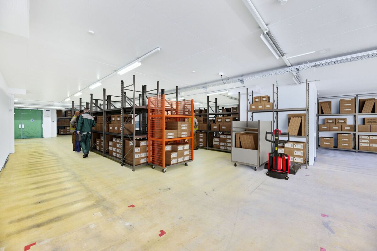 832m² commerciale