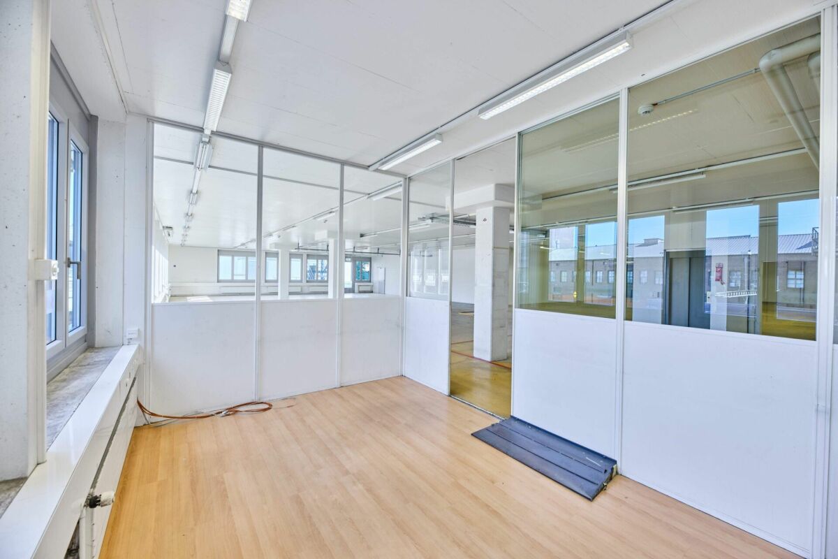 832m² commerciale