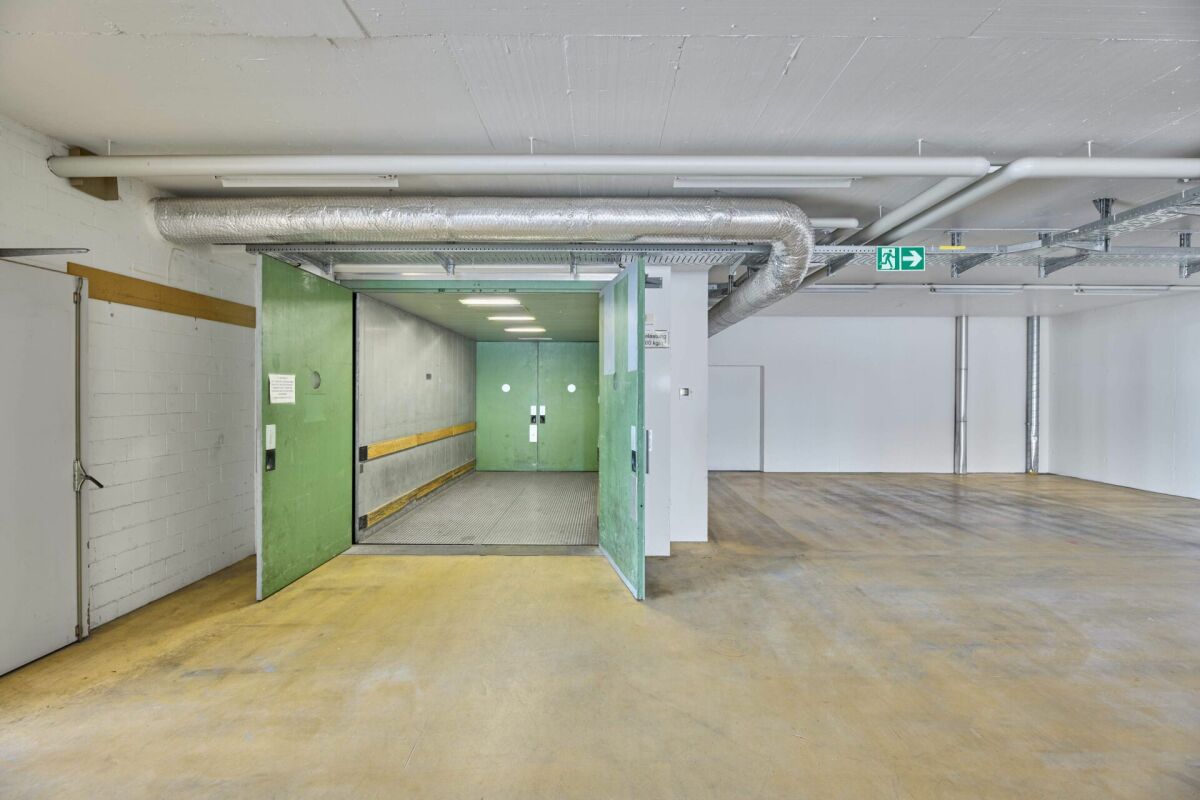 832m² commerciale