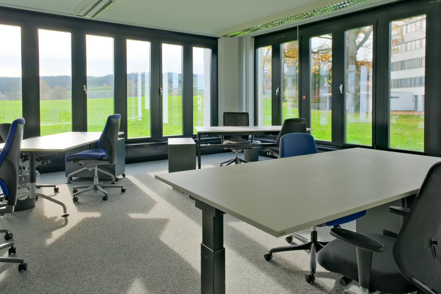 2207m² office