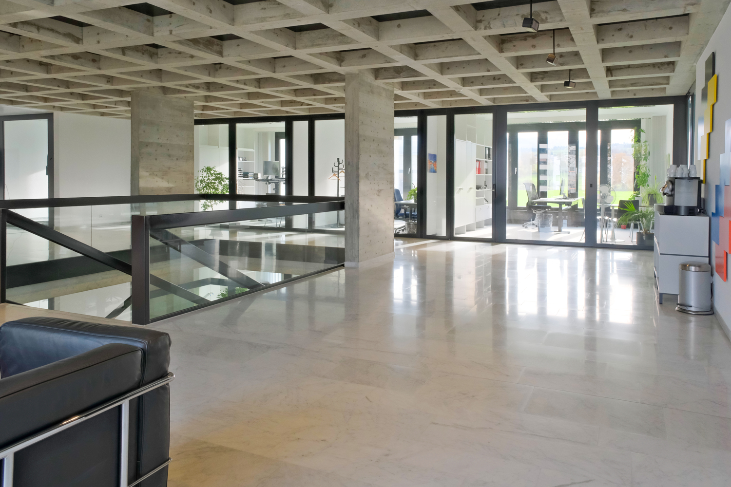2207m² office