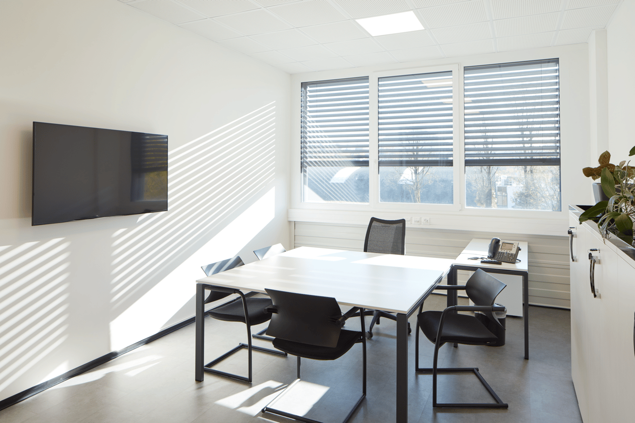 1223m² office