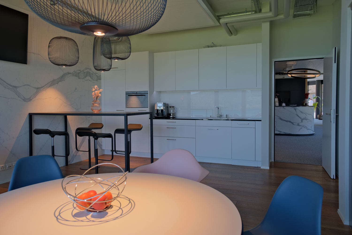 327m² office