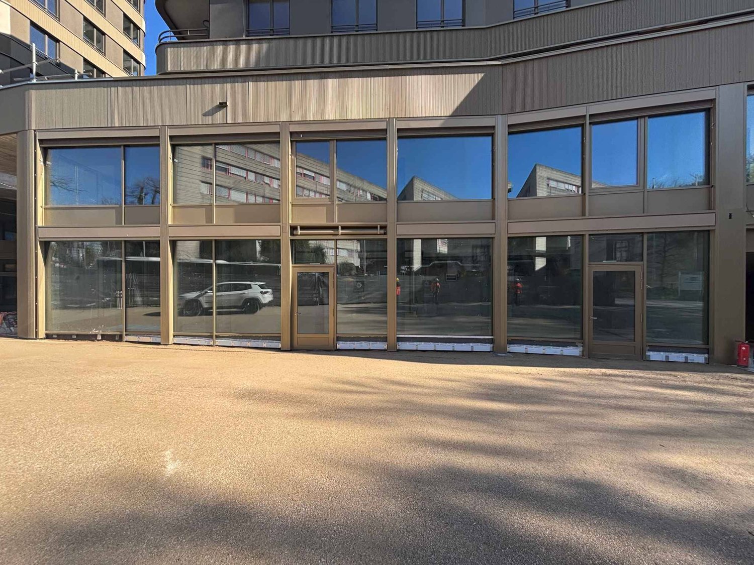 171m² arcade
