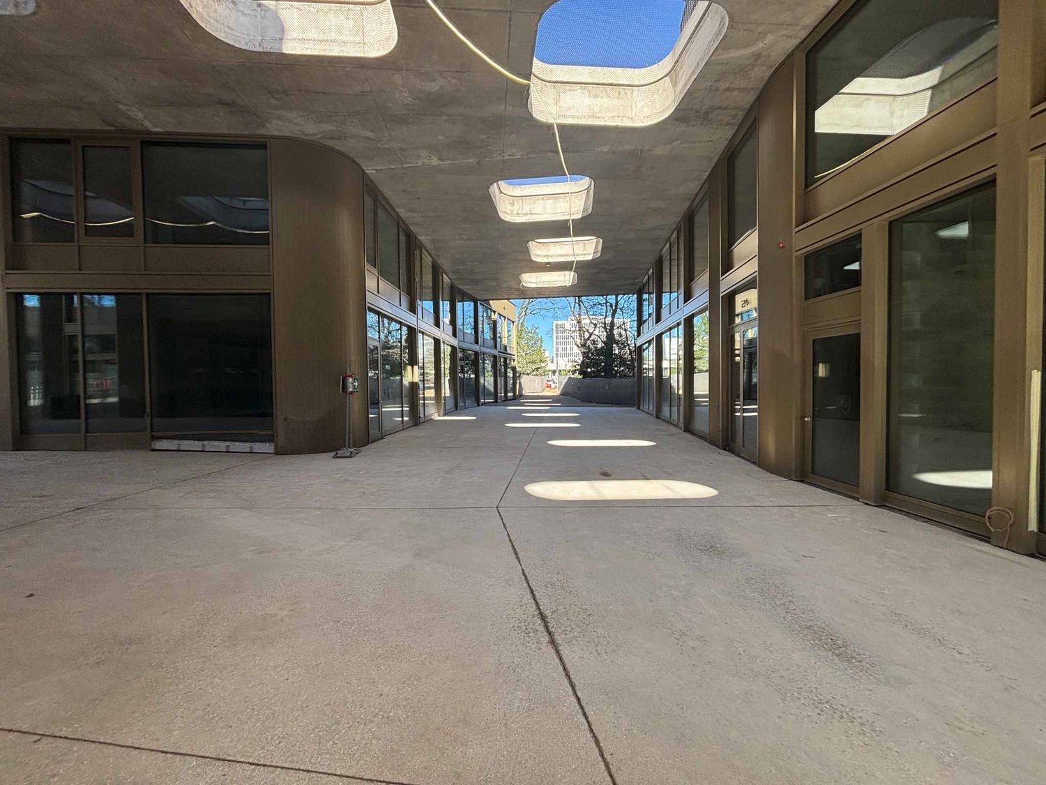 171m² arcade
