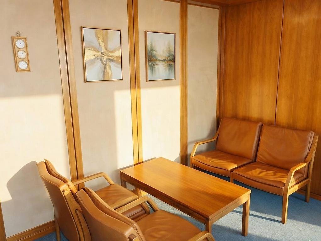 60m² office