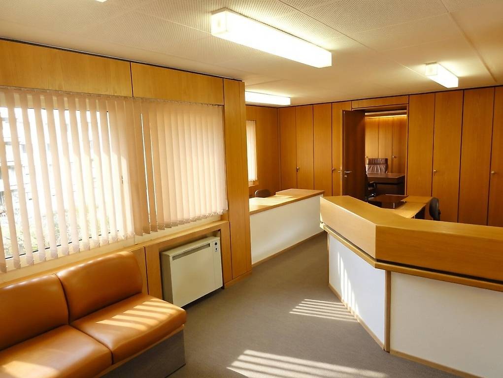 60m² office