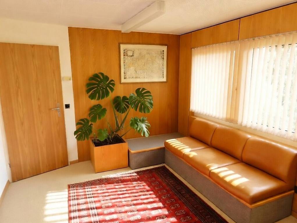 60m² office